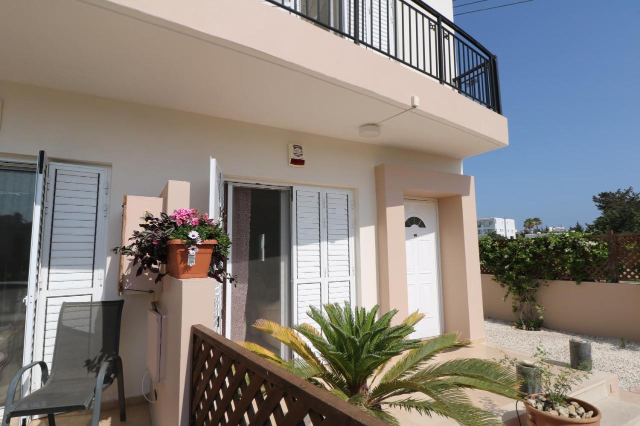 The Paradise Townhouses By Taimoura Paphos Extérieur photo